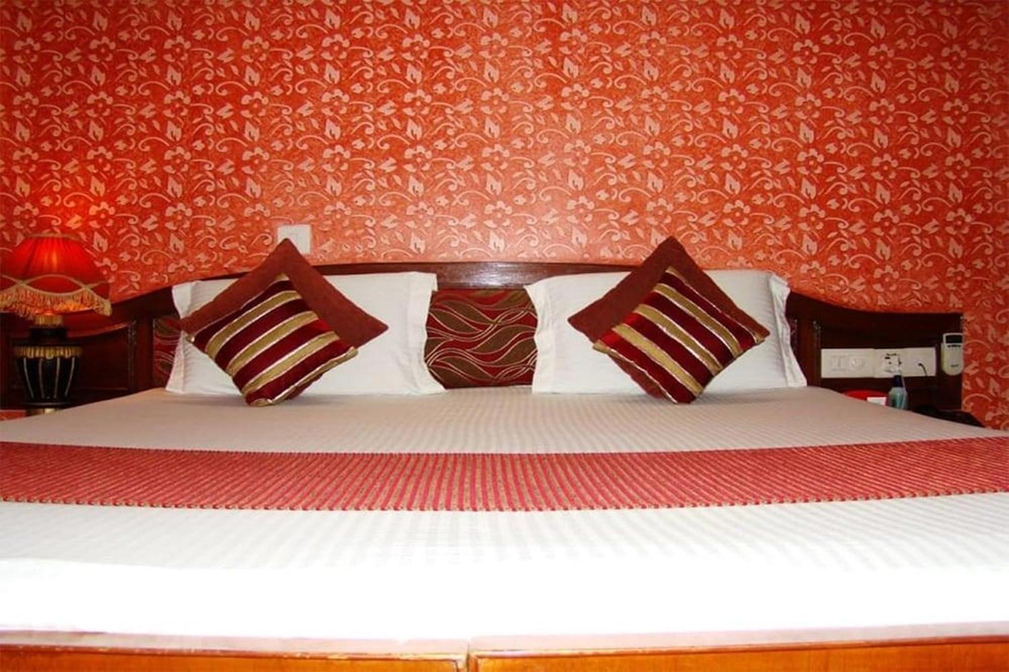 Hotel Indraprastha Delhi  Buitenkant foto
