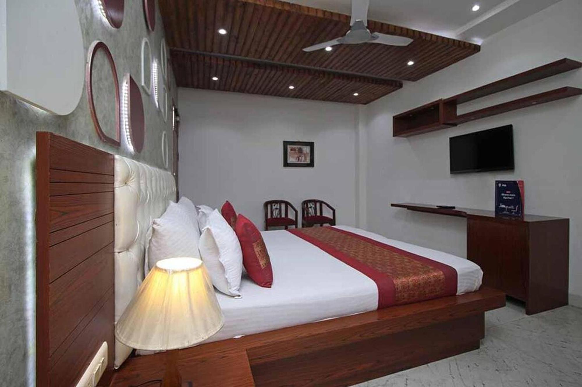 Hotel Indraprastha Delhi  Buitenkant foto