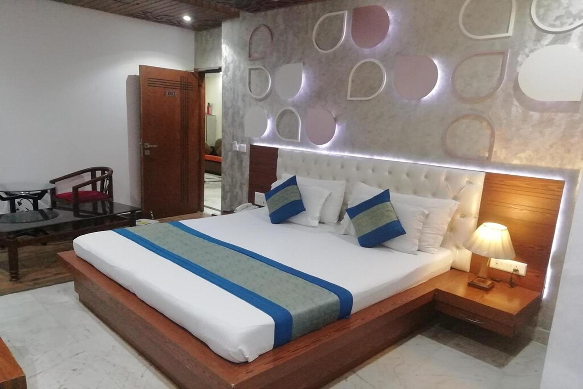 Hotel Indraprastha Delhi  Buitenkant foto