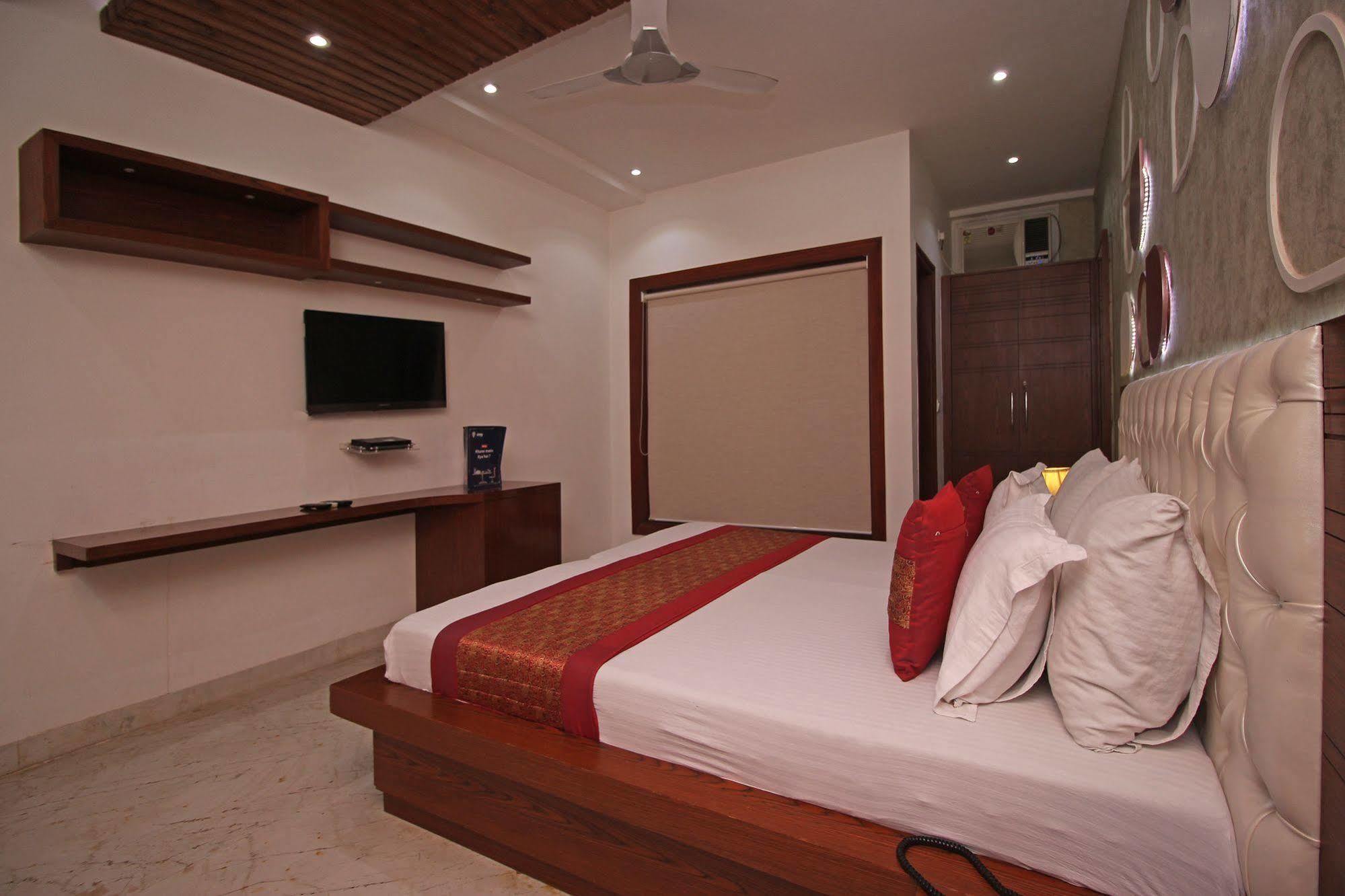 Hotel Indraprastha Delhi  Buitenkant foto